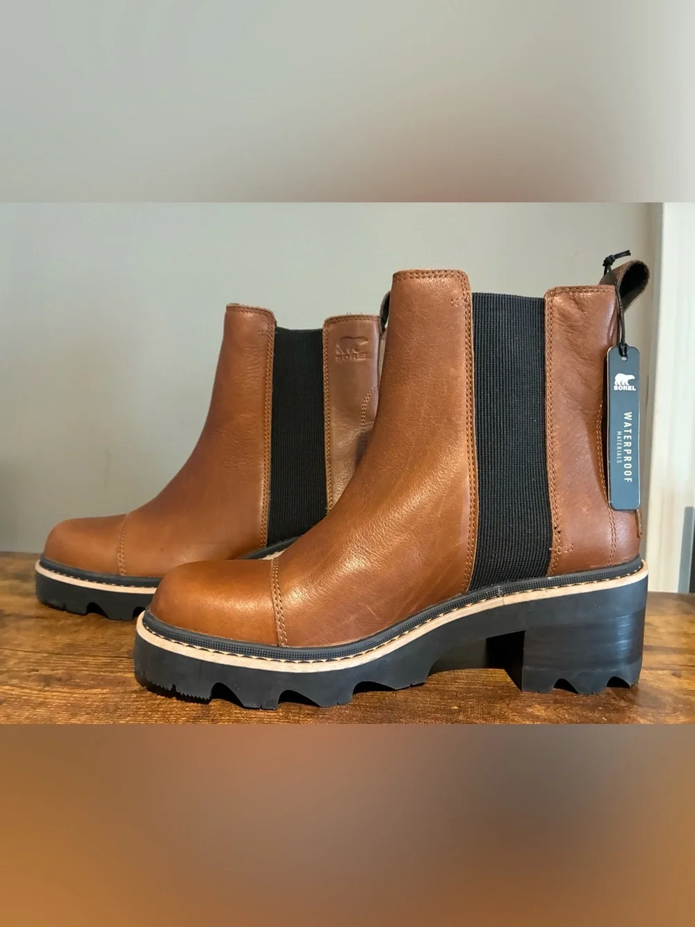 SOREL Joan Now Chelsea Boots Women’s Brown Leather Waterproof Lug Sole Sz 10
